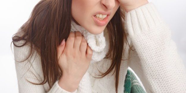 primer-plano-de-mujer-joven-con-un-resfriado_1208-53