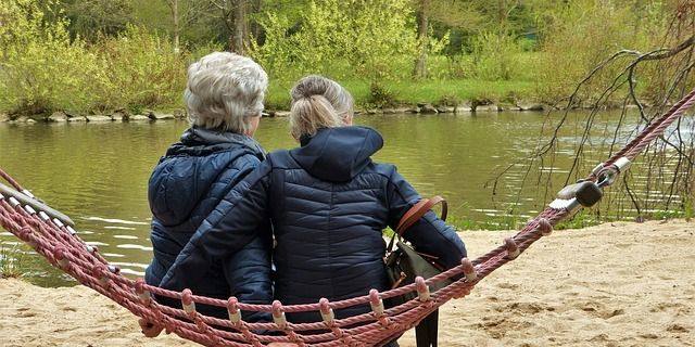 women-2300105_640